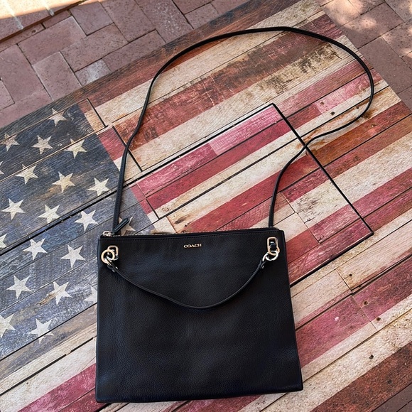 Coach Vintage  Crossbody/Shoulder Bag-Black Pebble Leather - Picture 1 of 6